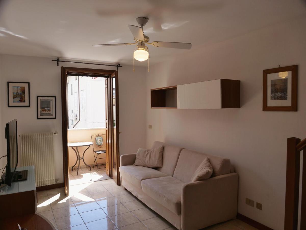 Lounge Del Duca, Centralissimo Bicamere Su Due Livelli - Posto Auto A Richesta Градо Экстерьер фото