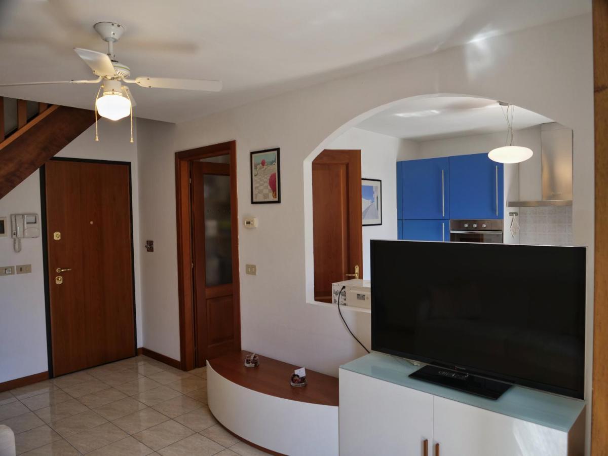 Lounge Del Duca, Centralissimo Bicamere Su Due Livelli - Posto Auto A Richesta Градо Экстерьер фото