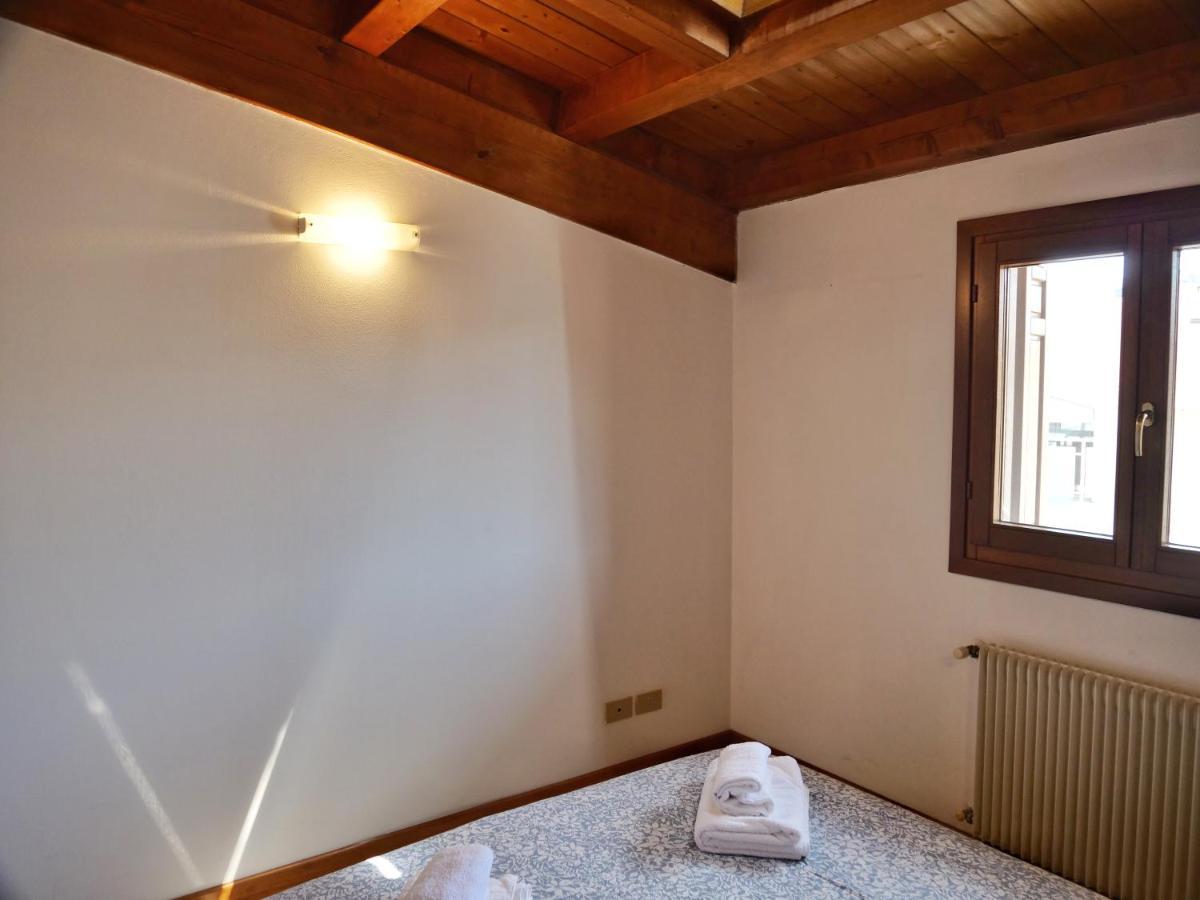 Lounge Del Duca, Centralissimo Bicamere Su Due Livelli - Posto Auto A Richesta Градо Экстерьер фото